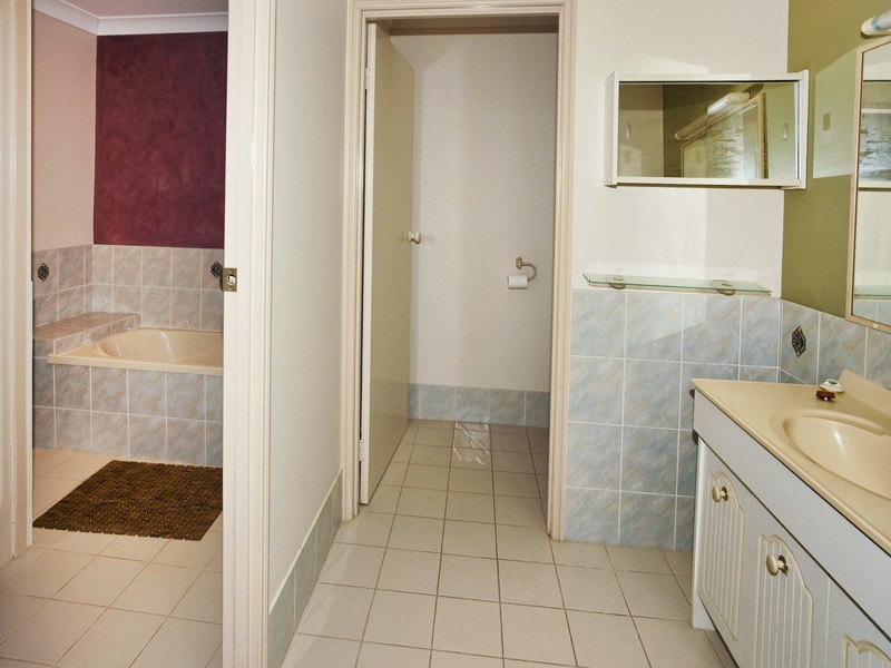 1/10  OSBOURNE STREET, Scarborough QLD 4020