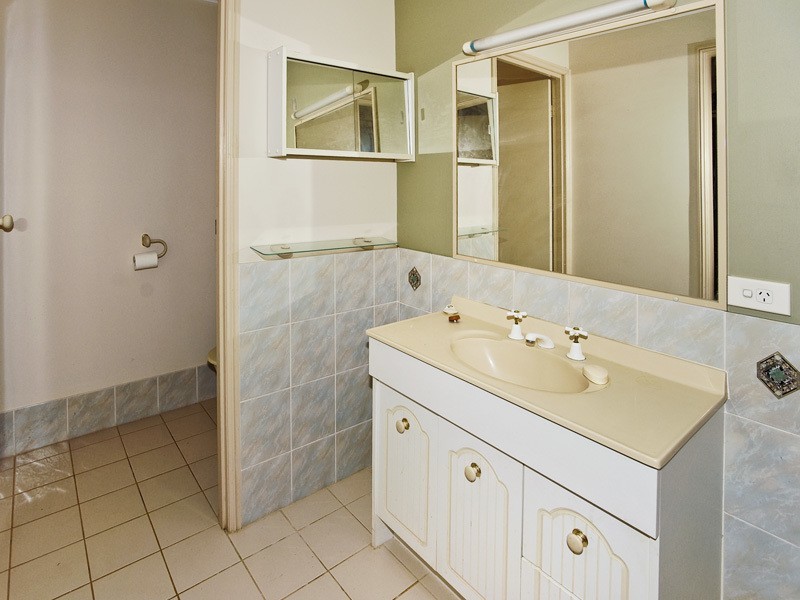 1/10  OSBOURNE STREET, Scarborough QLD 4020