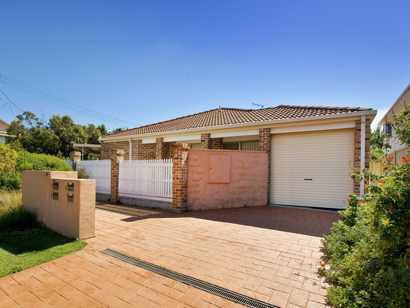 1/10  OSBOURNE STREET, Scarborough QLD 4020