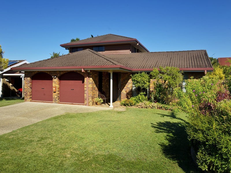 6 VALIANT COURT, Newport QLD 4020