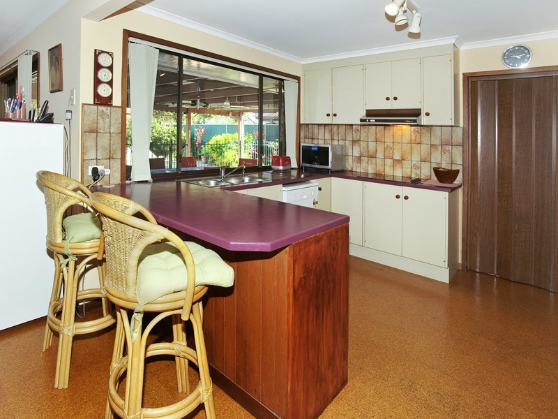 6 VALIANT COURT, Newport QLD 4020