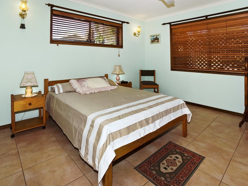 6 VALIANT COURT, Newport QLD 4020