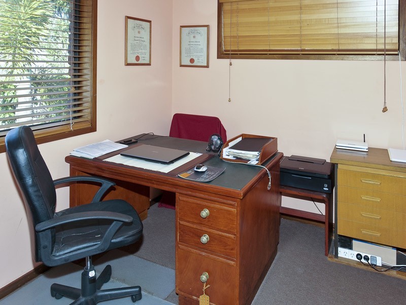 6 VALIANT COURT, Newport QLD 4020