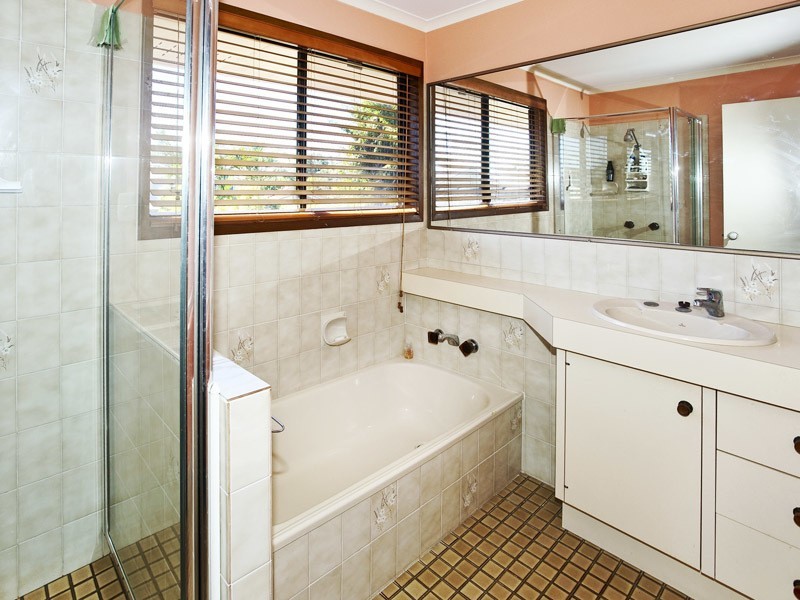6 VALIANT COURT, Newport QLD 4020