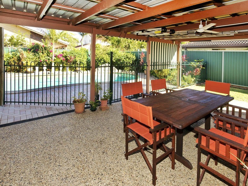 6 VALIANT COURT, Newport QLD 4020