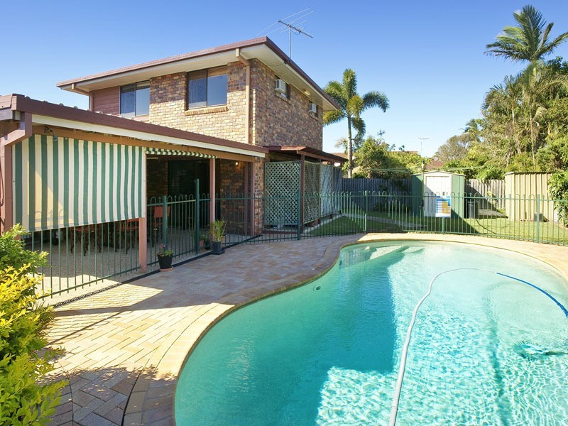 6 VALIANT COURT, Newport QLD 4020