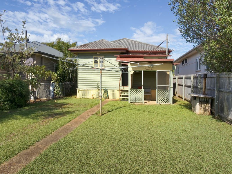 11 MARYBOROUGH TERRACE, Scarborough QLD 4020