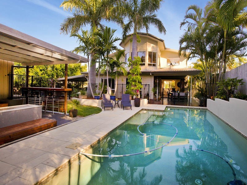 10 PALMTREE AVE, Scarborough QLD 4020