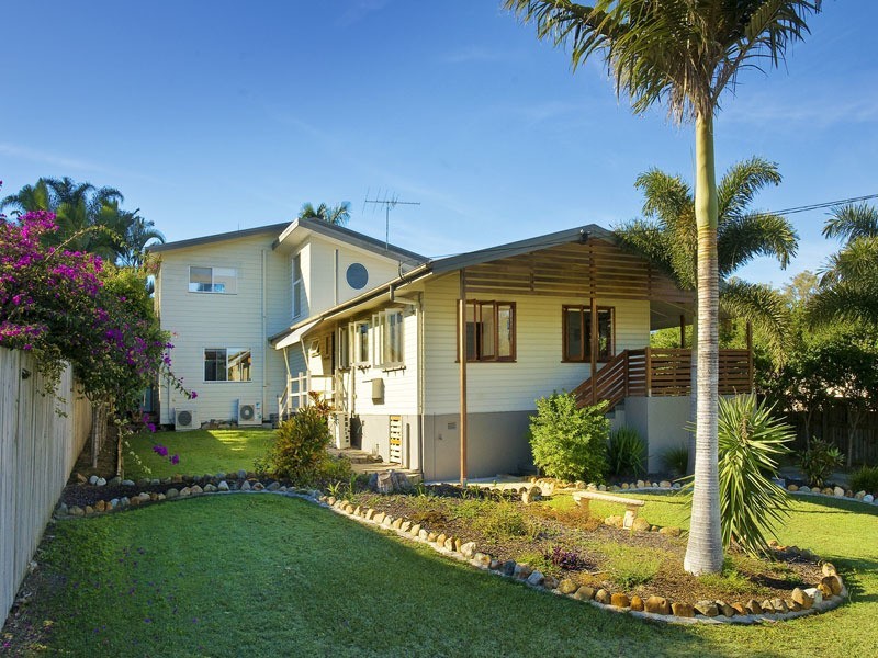 10 PALMTREE AVE, Scarborough QLD 4020