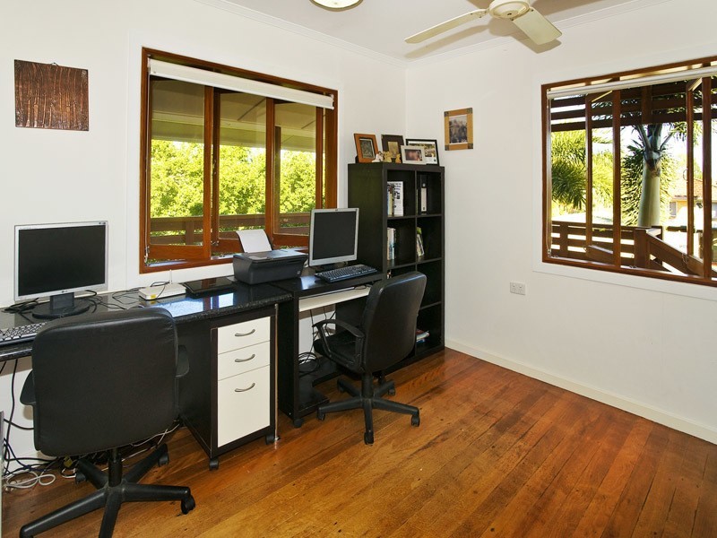 10 PALMTREE AVE, Scarborough QLD 4020