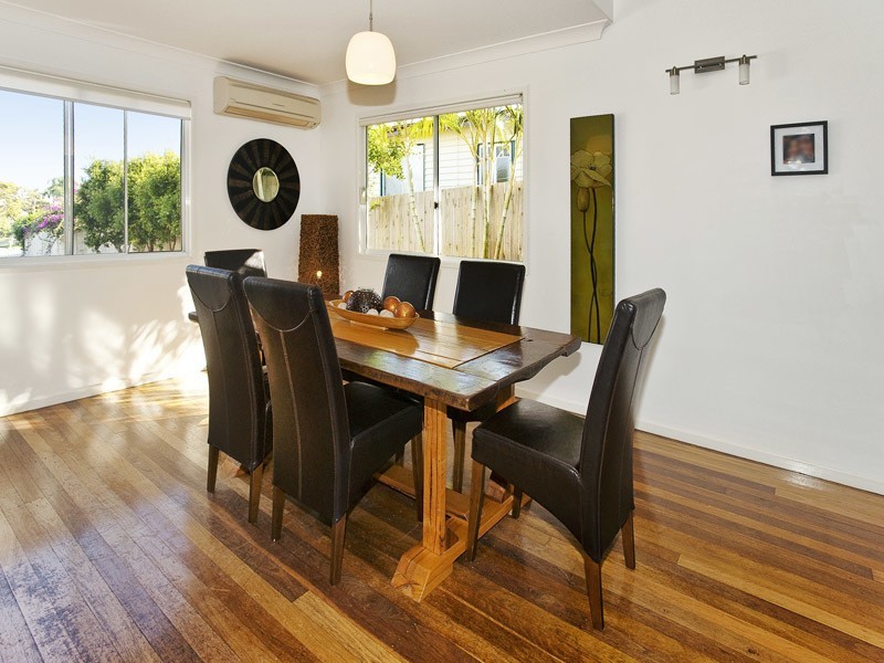 10 PALMTREE AVE, Scarborough QLD 4020