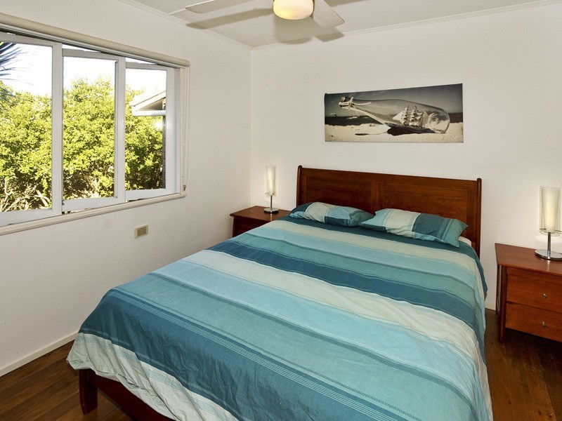 10 PALMTREE AVE, Scarborough QLD 4020