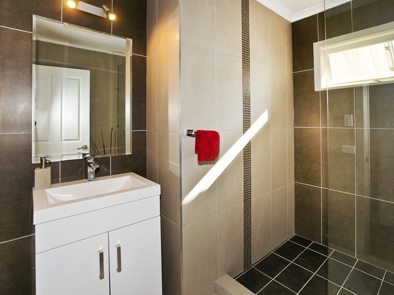 10 PALMTREE AVE, Scarborough QLD 4020