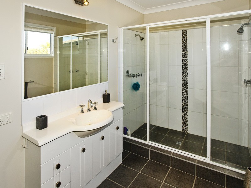 10 PALMTREE AVE, Scarborough QLD 4020