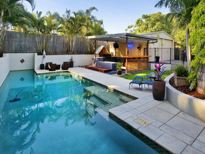 10 PALMTREE AVE, Scarborough QLD 4020