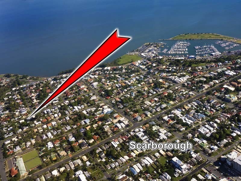 10 PALMTREE AVE, Scarborough QLD 4020