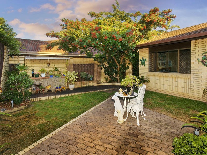 109 KLINGNER RD, Redcliffe QLD 4020