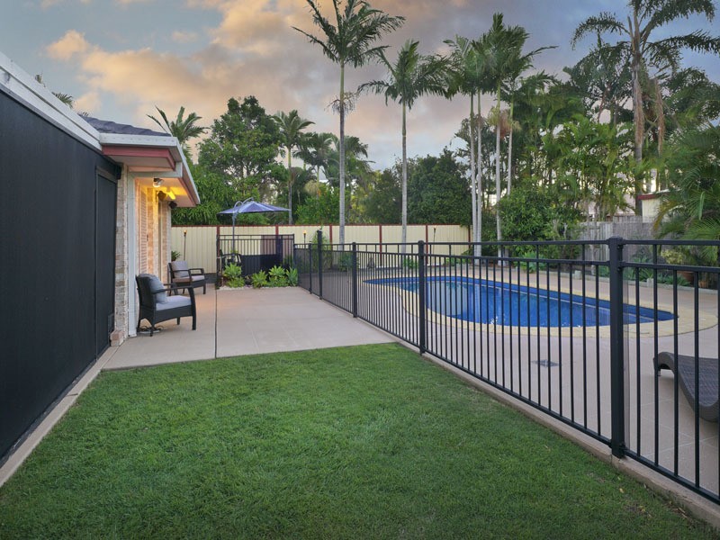 9 LINTHAVEN DR, Rothwell QLD 4022