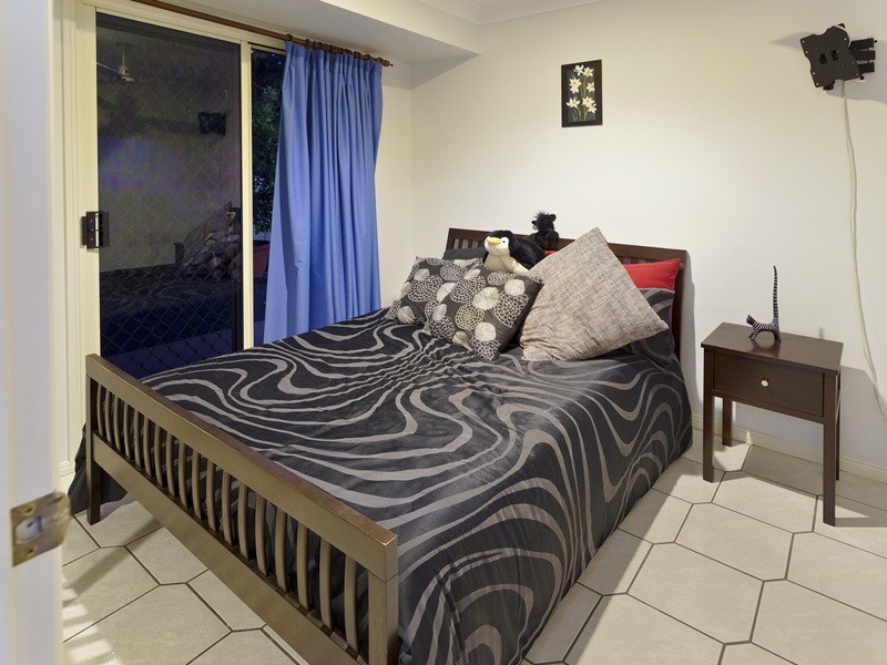 9 LINTHAVEN DR, Rothwell QLD 4022