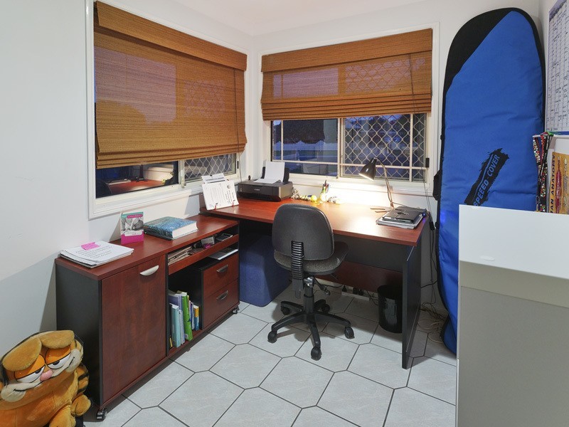 9 LINTHAVEN DR, Rothwell QLD 4022