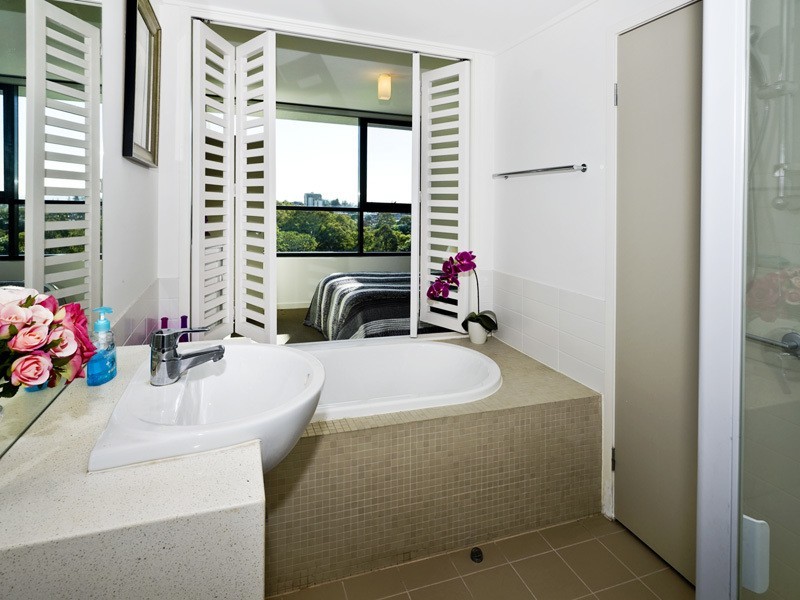 606/25-33 DIX ST, Redcliffe QLD 4020