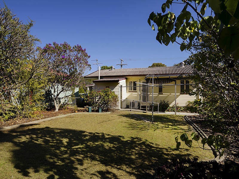 104 DOVER ROAD, Redcliffe QLD 4020