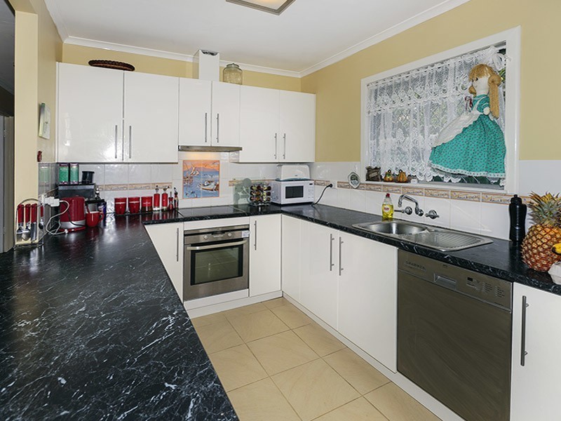 111 KLINGNER RD, Redcliffe QLD 4020