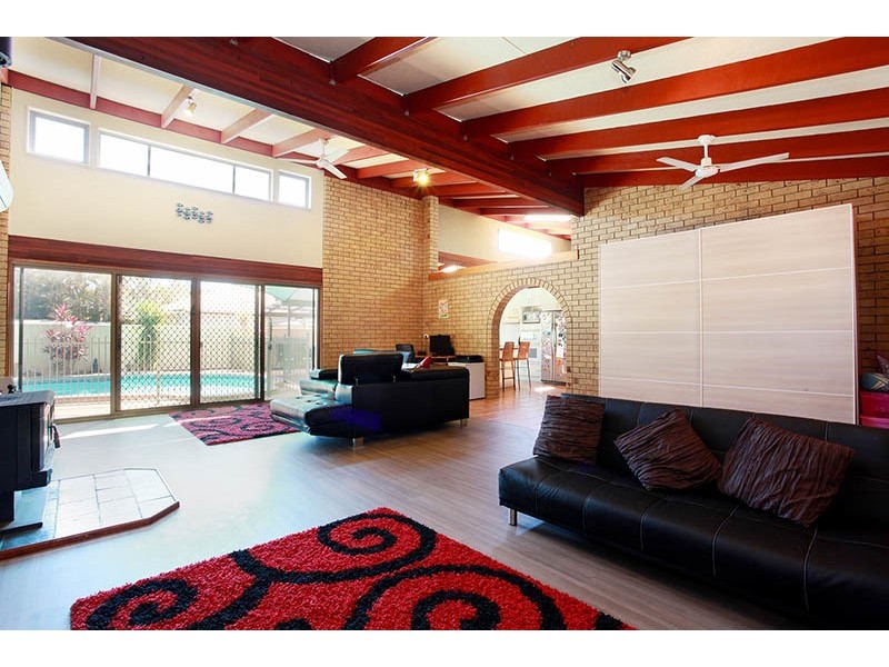 6 COLUMBIA COURT, Newport QLD 4020