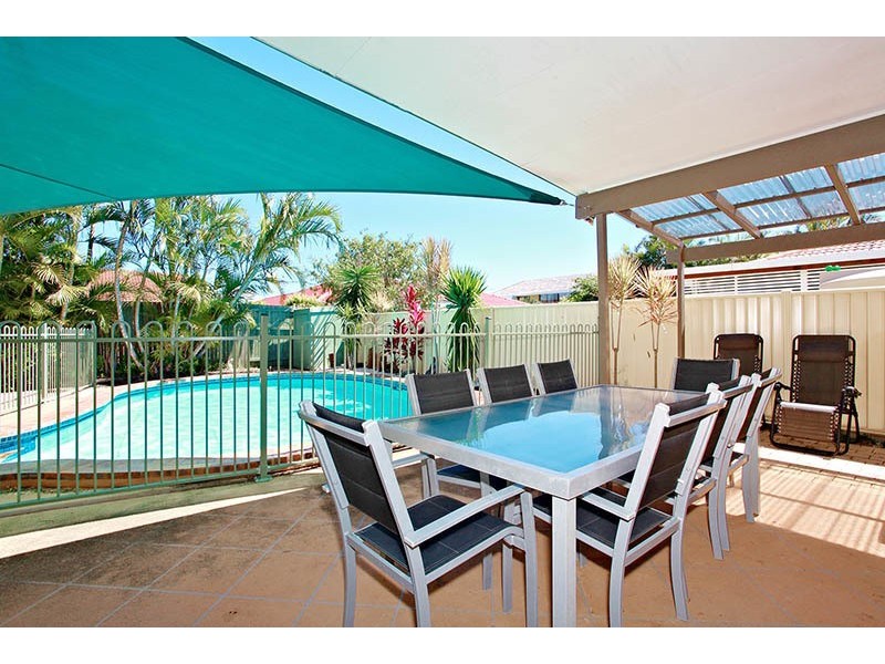 6 COLUMBIA COURT, Newport QLD 4020