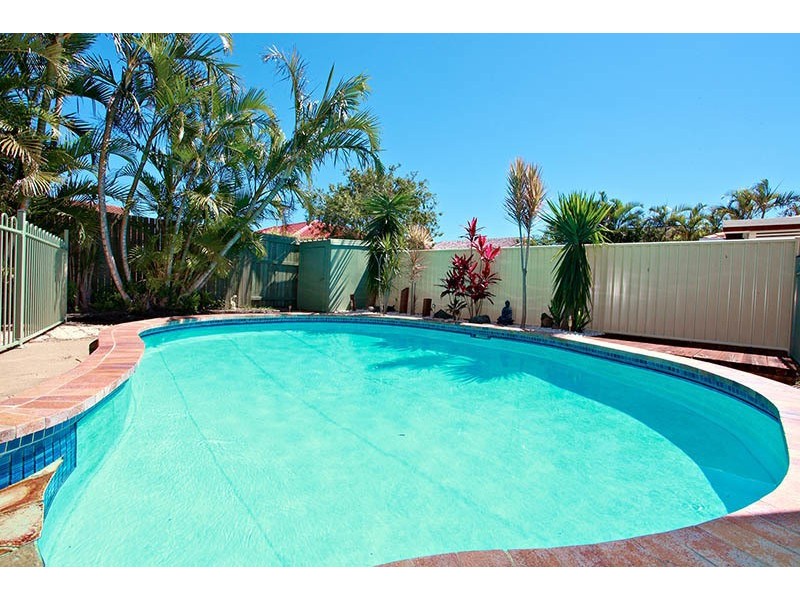 6 COLUMBIA COURT, Newport QLD 4020