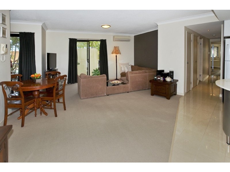 1/11 DIX STREET, Redcliffe QLD 4020