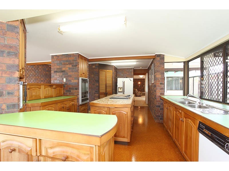 24 SOUTHERN CROSS DRIVE, Newport QLD 4020