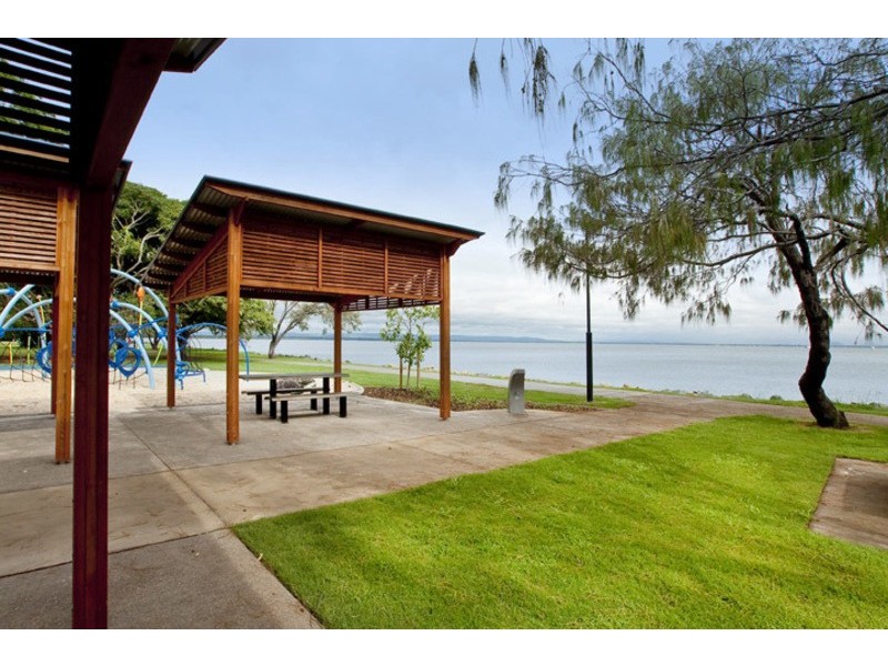 1a FOURTH AVE, Scarborough QLD 4020