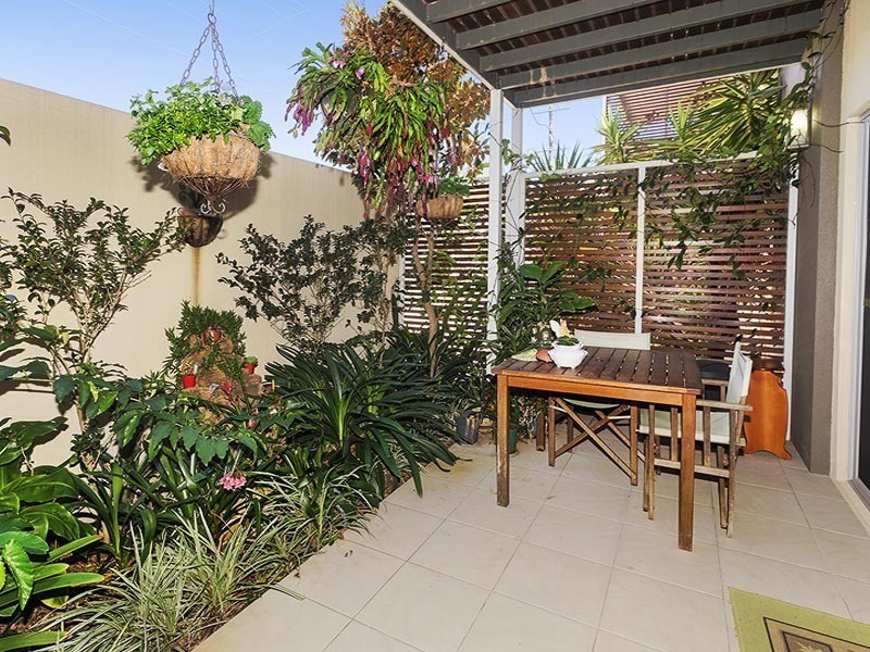 4/32 BUNTON ST, Scarborough QLD 4020