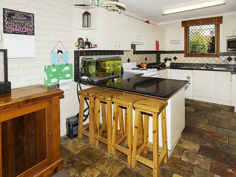 2/4 GRIFFITH RD, Scarborough QLD 4020