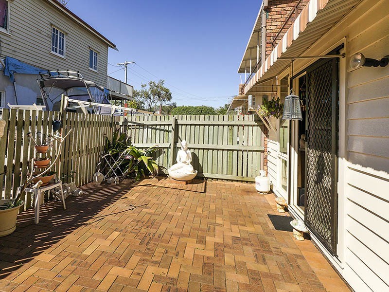 2/4 GRIFFITH RD, Scarborough QLD 4020