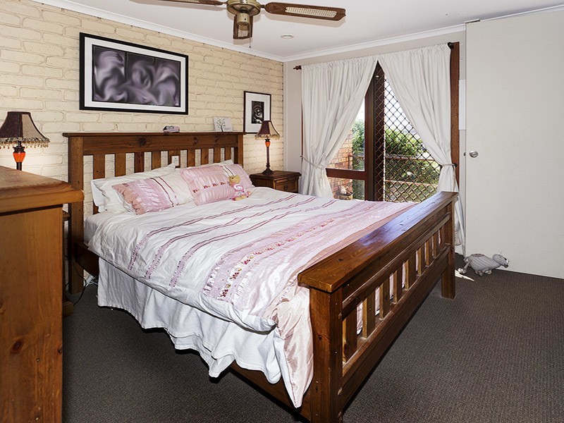 2/4 GRIFFITH RD, Scarborough QLD 4020