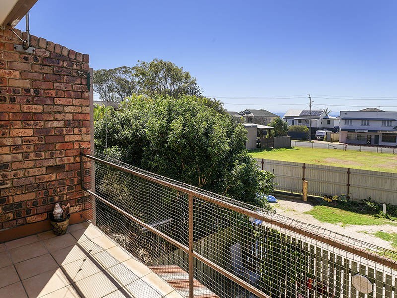 2/4 GRIFFITH RD, Scarborough QLD 4020