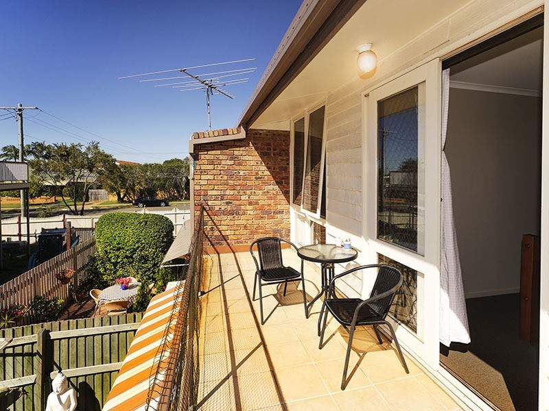 2/4 GRIFFITH RD, Scarborough QLD 4020