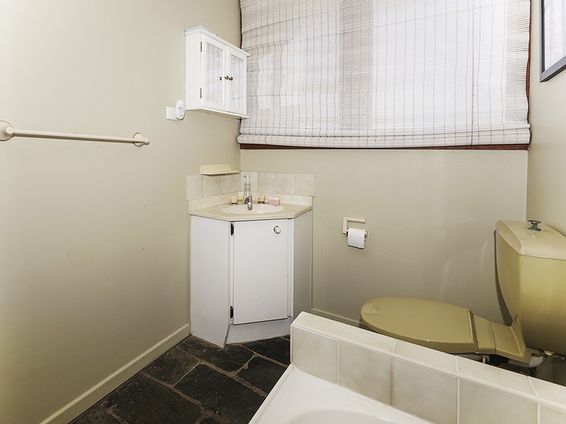 2/4 GRIFFITH RD, Scarborough QLD 4020