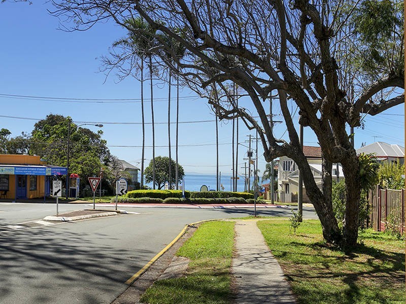 2/4 GRIFFITH RD, Scarborough QLD 4020