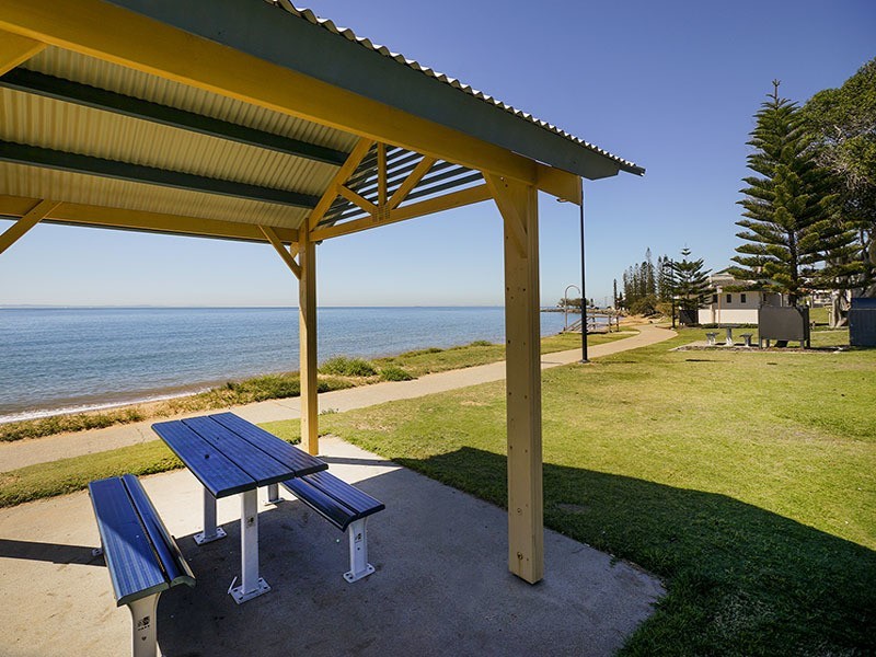 2/4 GRIFFITH RD, Scarborough QLD 4020