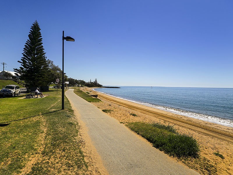 2/4 GRIFFITH RD, Scarborough QLD 4020