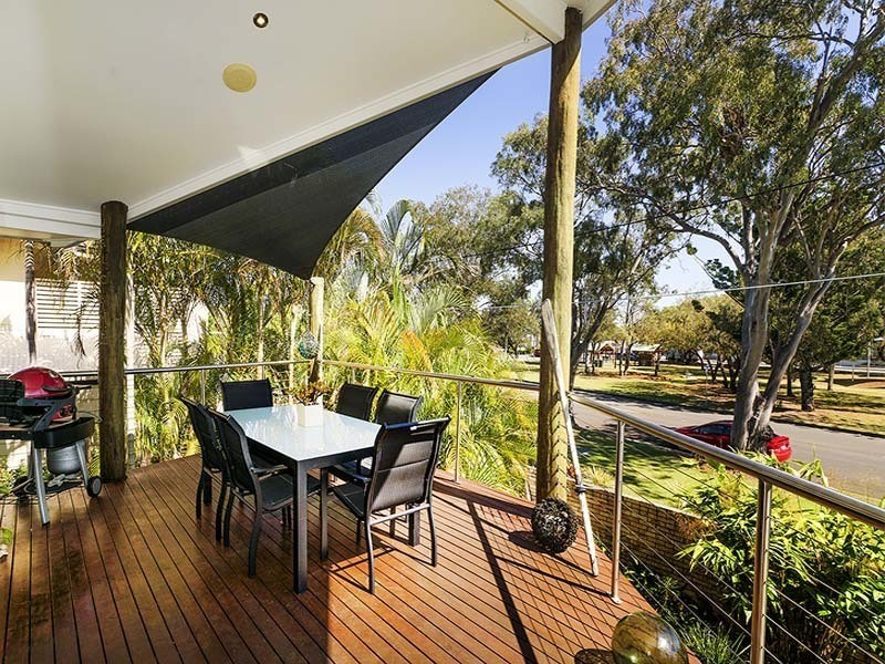 25 THURECHT PDE, Scarborough QLD 4020