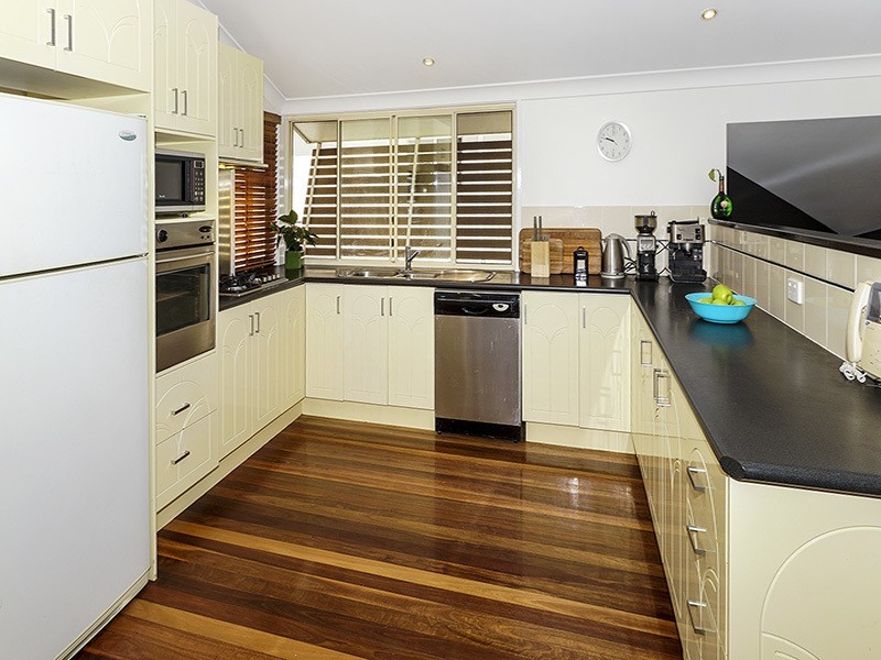 25 THURECHT PDE, Scarborough QLD 4020