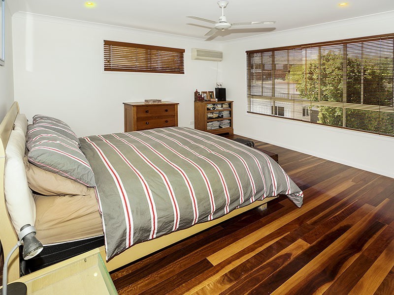 25 THURECHT PDE, Scarborough QLD 4020
