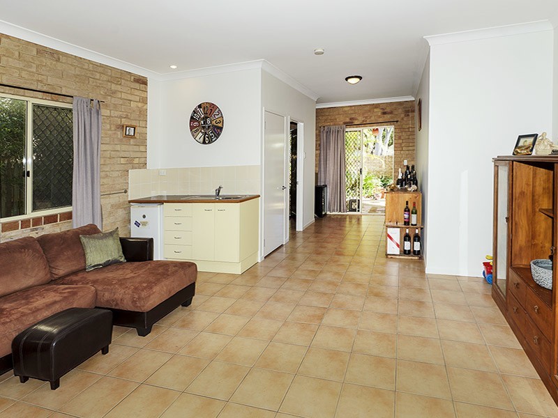 25 THURECHT PDE, Scarborough QLD 4020