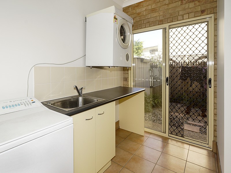 25 THURECHT PDE, Scarborough QLD 4020