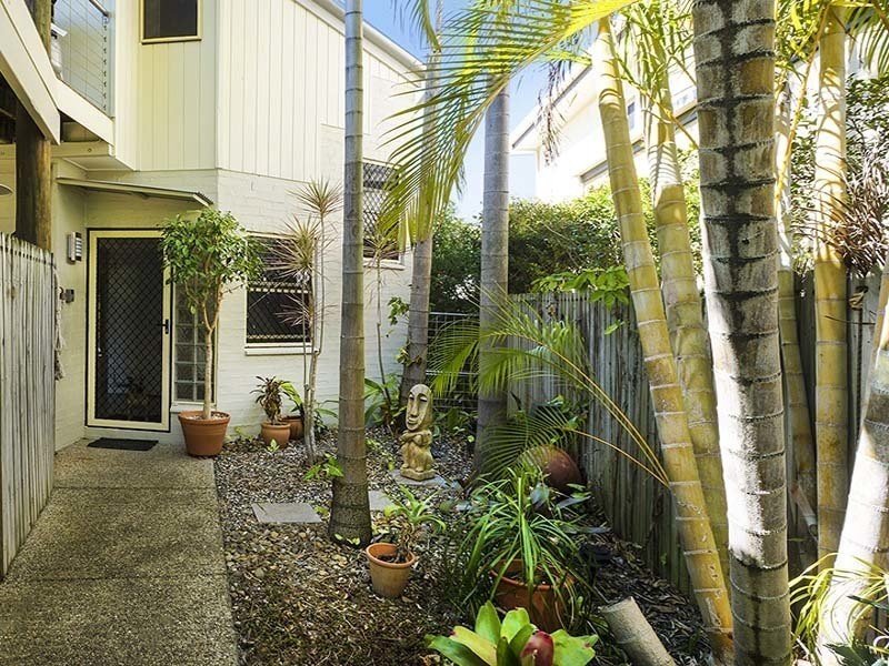 25 THURECHT PDE, Scarborough QLD 4020