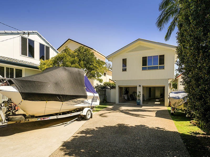 25 THURECHT PDE, Scarborough QLD 4020